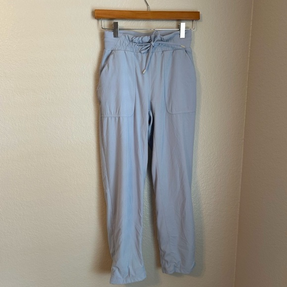 Lululemon Women’s Beyond the Studio High Rise Crop in Blue Linen, Size 2 - Picture 2 of 14
